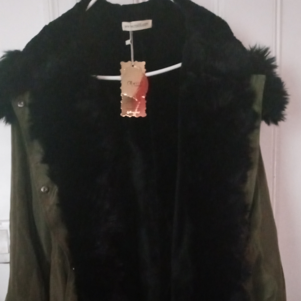 Beautiful Winter Coat - Picture 6 of 8